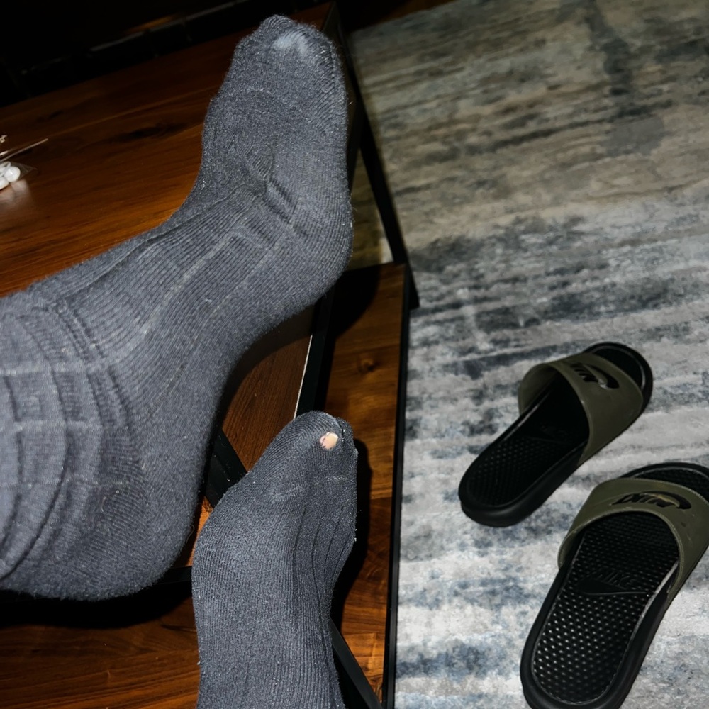 Used black socks with Nike slides - Picture 2 of 6